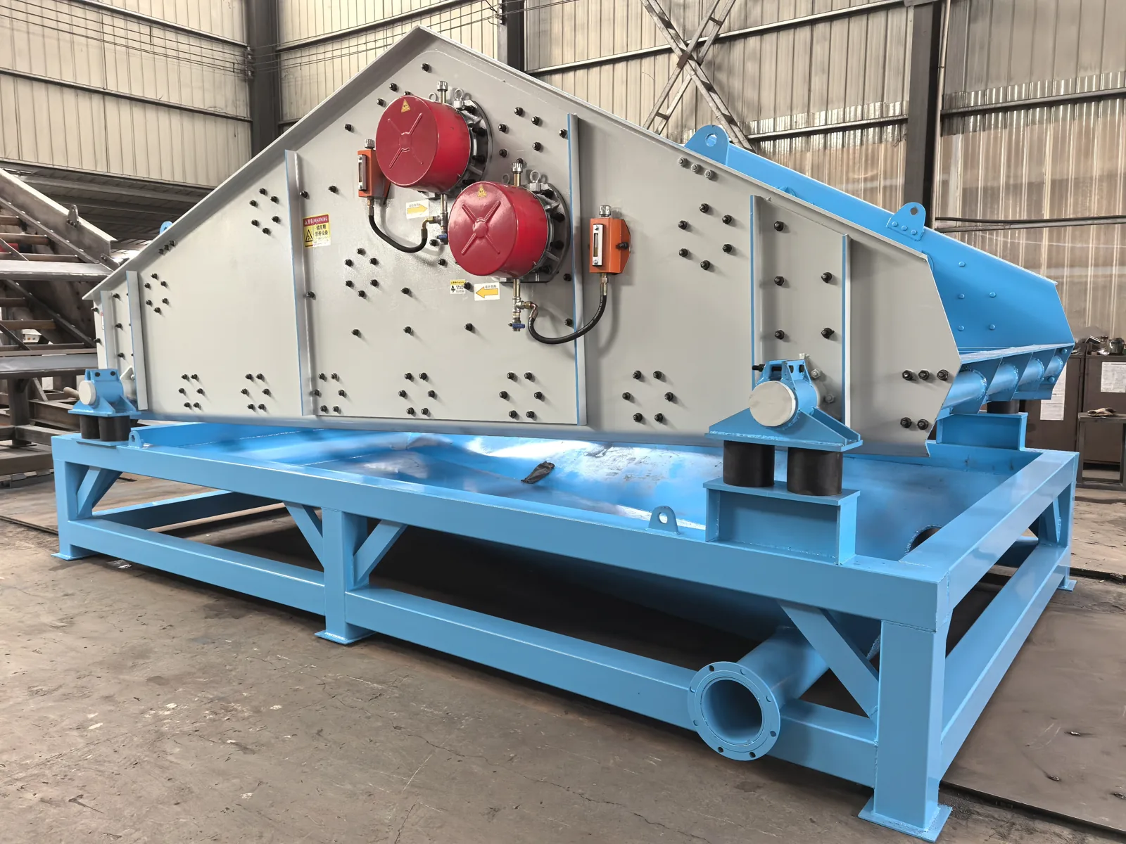 Cronus mining dewatering screen front three-quarter view