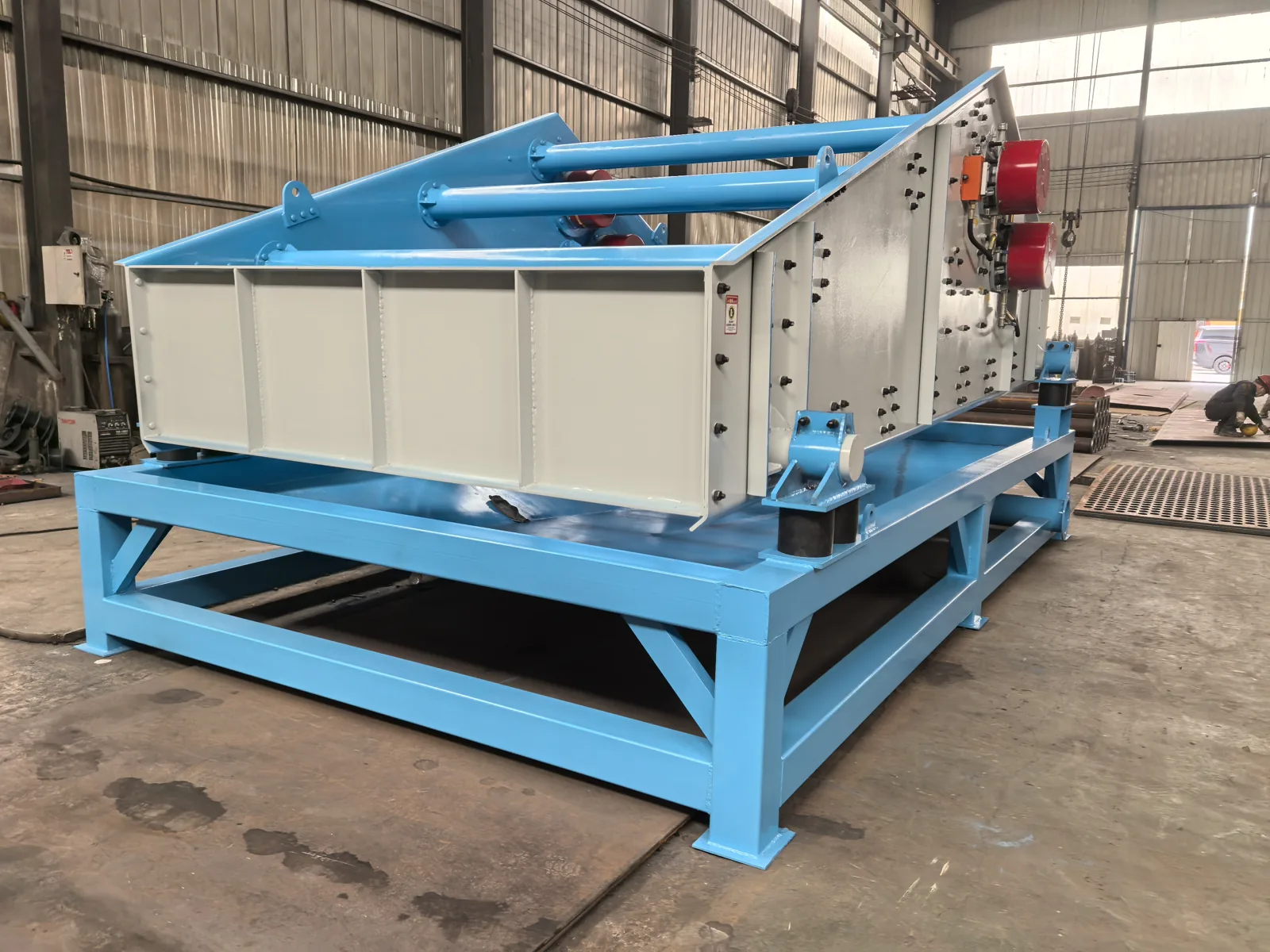 Rear view of Cronus mining dewatering screen